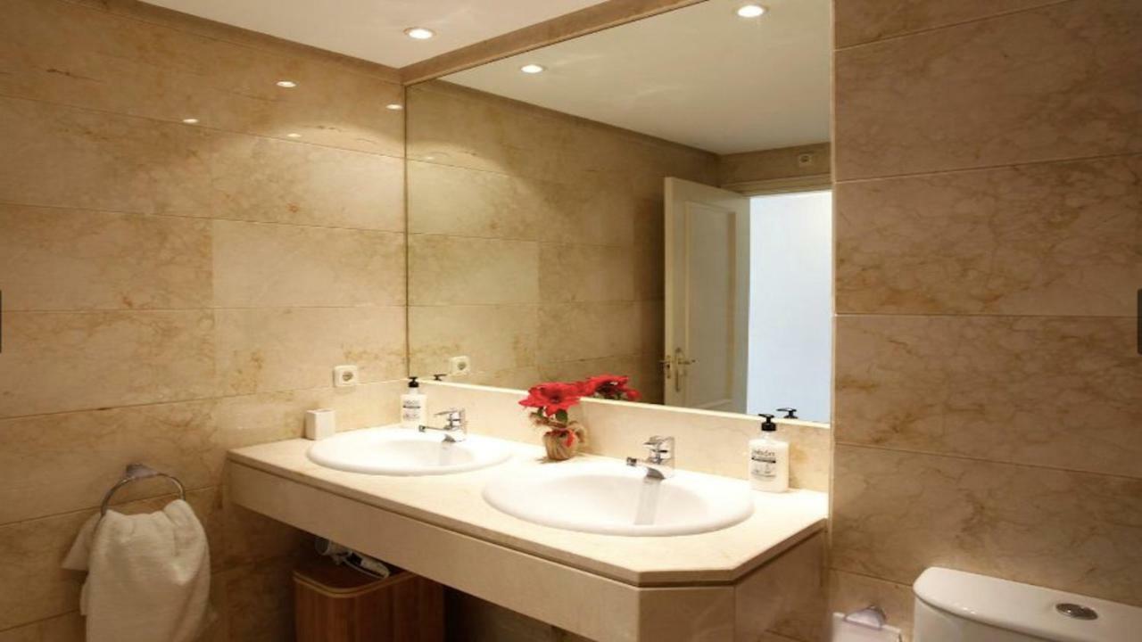 Center Puerto Banus -3 Bedrooms มาร์เบยา ภายนอก รูปภาพ
